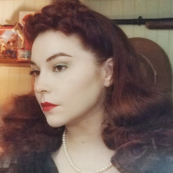 Meet your Posher, Elizabeth - Picture 2 of 3